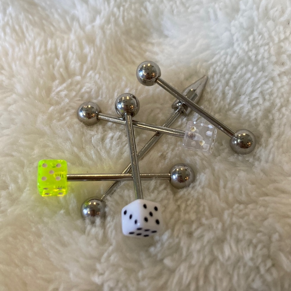 NWT, NEVER USED OR EVEN UNSCREWED BODY PIERCINGS TOTAL OF 5